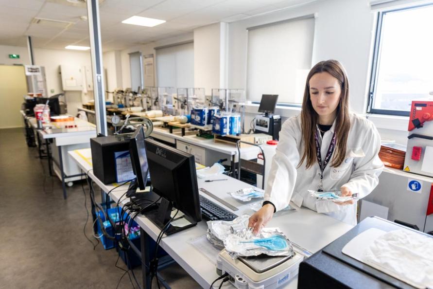 Bindor analyseras på laboratorium. Bild: Eurofins ATS 